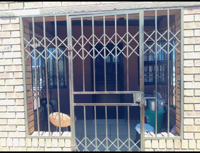2 BEDROOM HOUSE FOR SALE IN WALKERVILLE CENTRAL